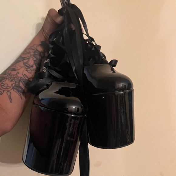 Current Mood Black Platforms !
. - Picture 2 of 4